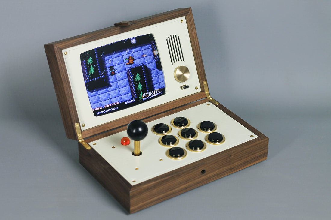 R - K A I D - R 
Portable arcade console in solid wood