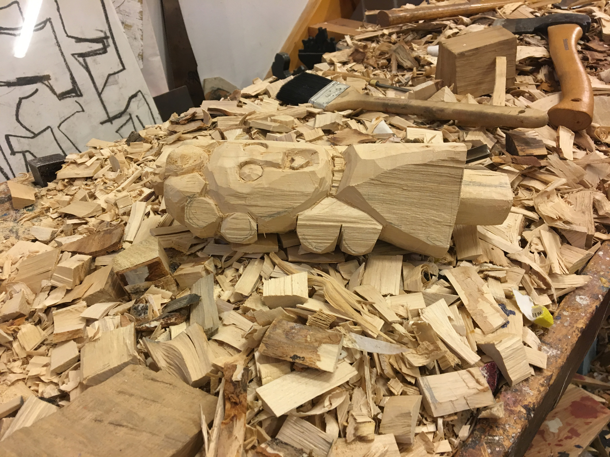 Pågåede arbete i bildhuggaren Sverker Eklunds ateljé