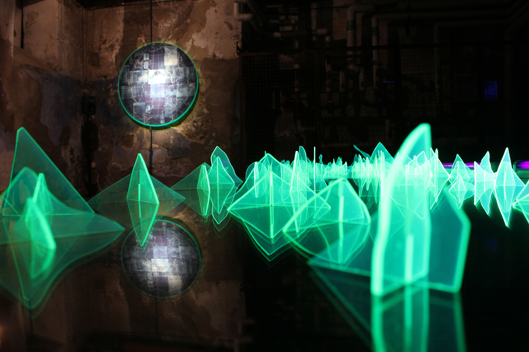 Dialogue with the planets. Installation Pannrummet Konstepidemin 2017. Foto: Berit Jonsvik