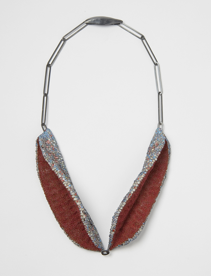 Carina Shoshtary, Confessions of a hungry Heart. Necklace, 2015. Materials: graffiti, glass, silver, seed capsules. 29,5 cm x 16,0 cm x 4,2 cm. Photo: Mirei Takeuchi