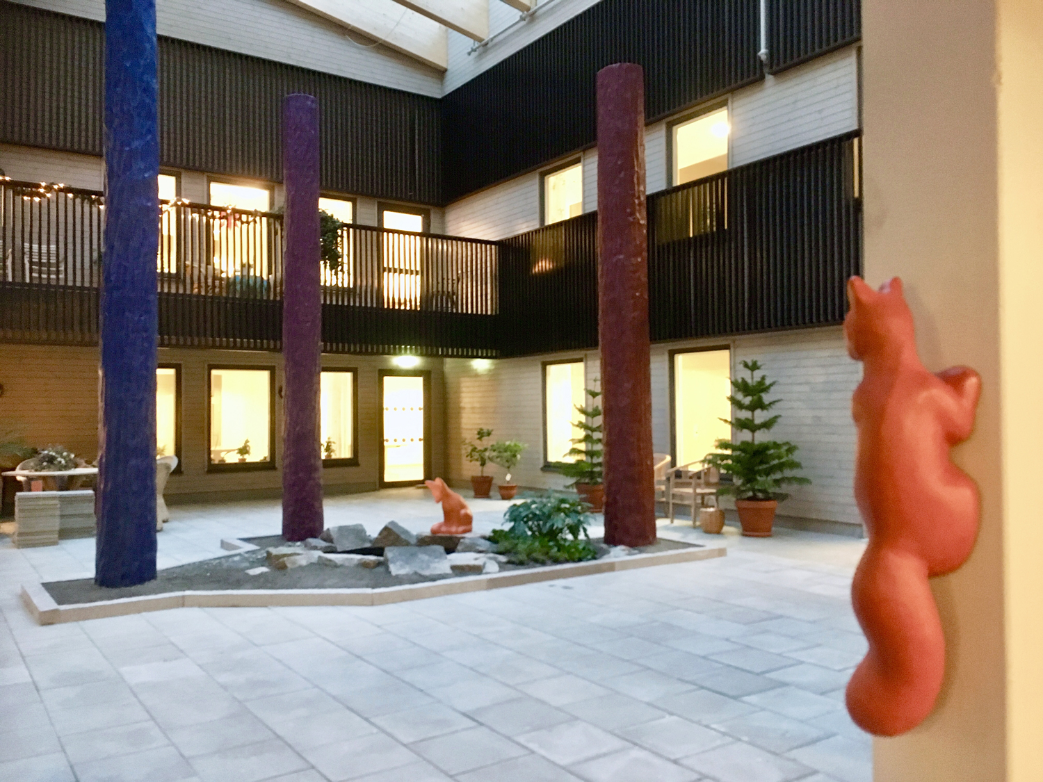 ”Vid Källan”, Söderströmsgårdens äldreboende, Stenhamra. Uppdrag för Ekerö kommun 2017. Foto: Karin Agélii