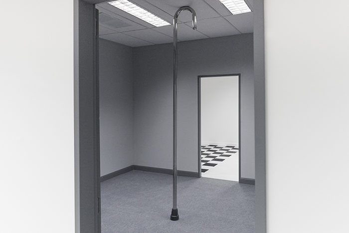 Amalia Ulman, Soporte 811 Wilshire, mixed media 400 x 400 x 275 cm