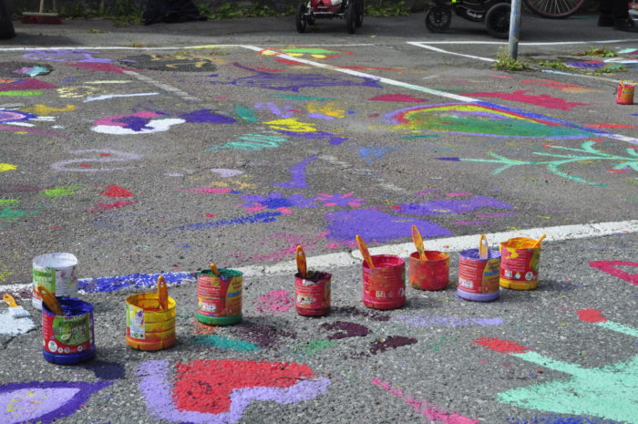 Allas Ateljé Asfaltsmålning