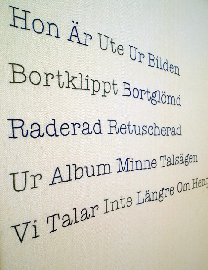 Anna Bauer, Hon är ute ur bilden. Broderi på linne. Ca 100x130 cm.