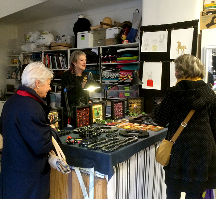 Gill Marshall-Meréus,  smycken och textilkonst