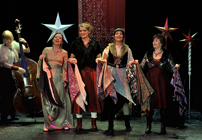 Tetra med vänner, Midvintervaka. Foto: Stig-Magnus Thorsén.