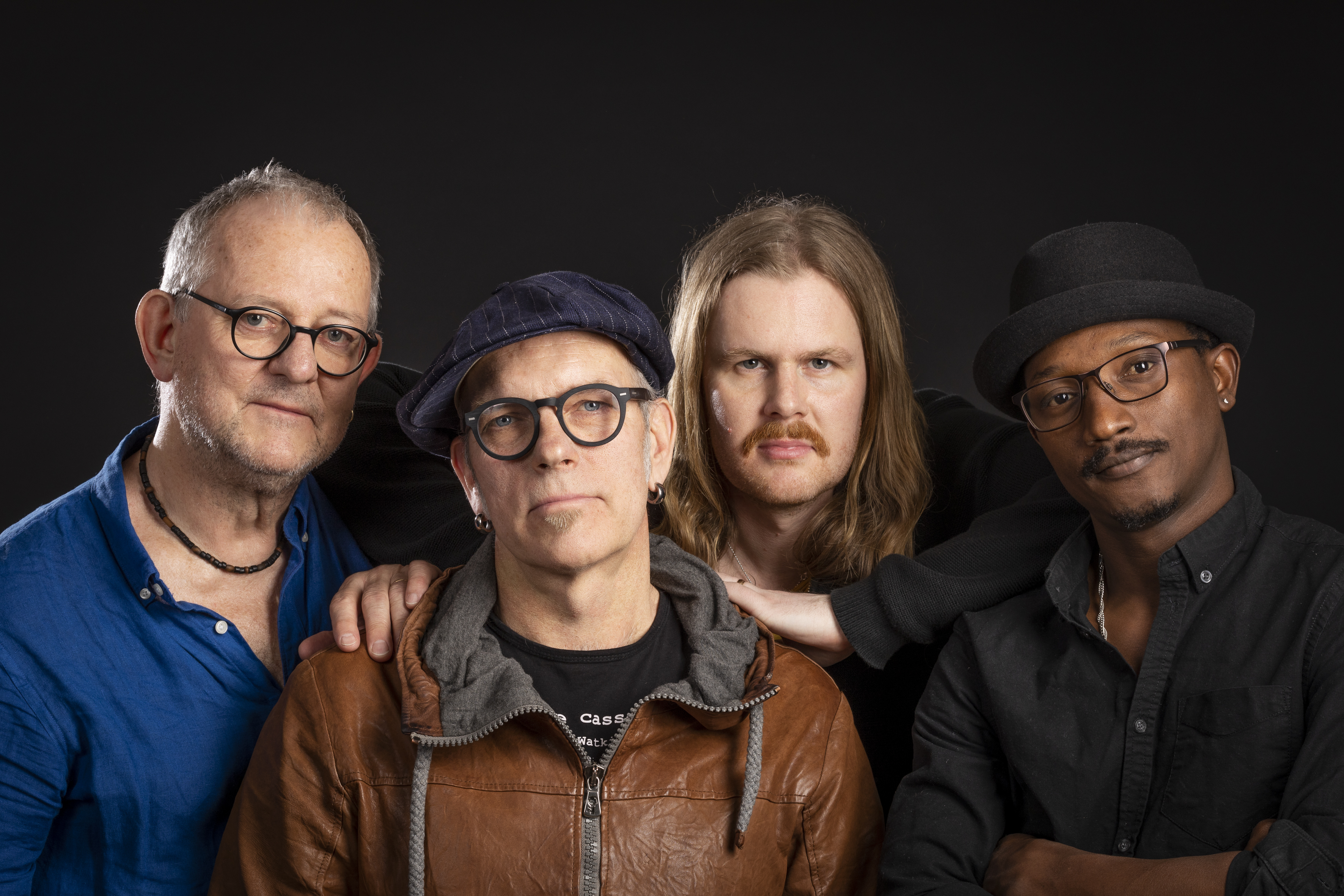 Henrik Cederblom med band. Foto© Kristin Lidell. Fotografens namn ska anges vid publicering. Pressbild. Fri publicering.