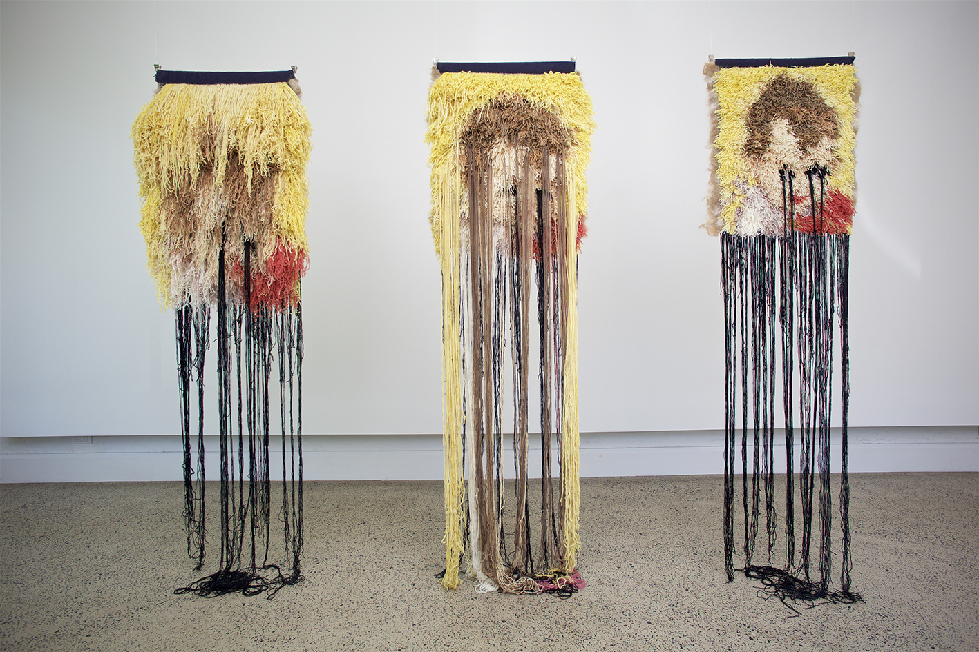 Emelie Röndahl, Weaving Labour, Barometer Gallery, Sydney, Sydney Craft Week, 2017. Handvävd rya, ull på linvarp. Foto: Ian Hobbs