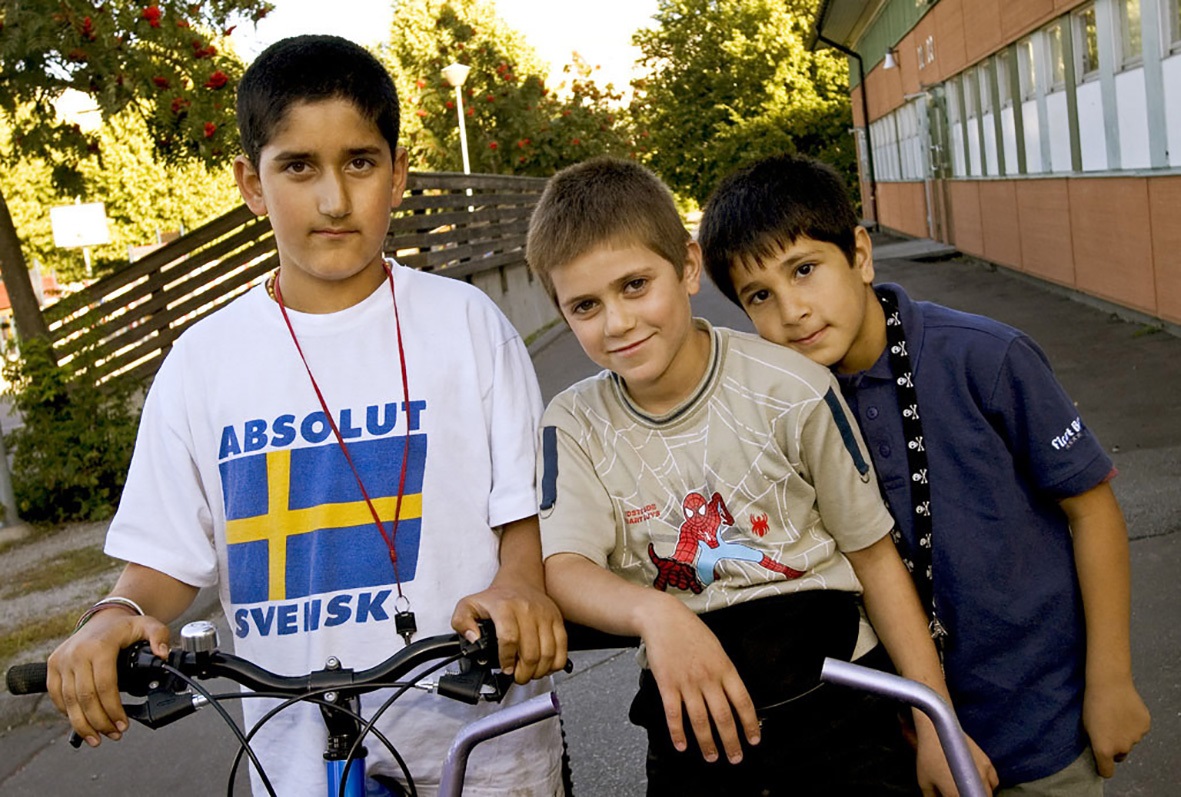 Invandrarpojkar i Rinkeby; Stockholm foto Johan Wingborg