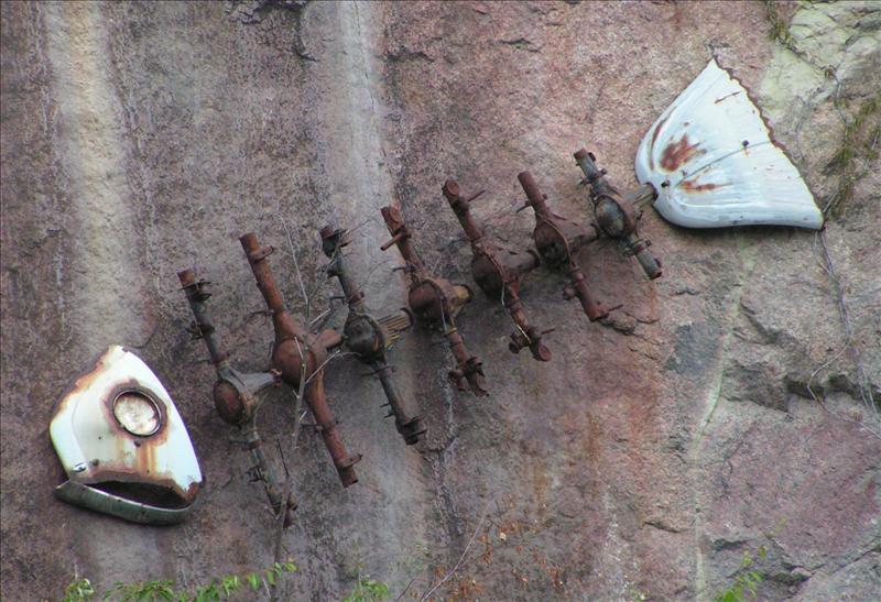 Soppatorsk, utsmyckning av rastplats vid Stora Hammarsundet. 1989. Fotograf okänd.