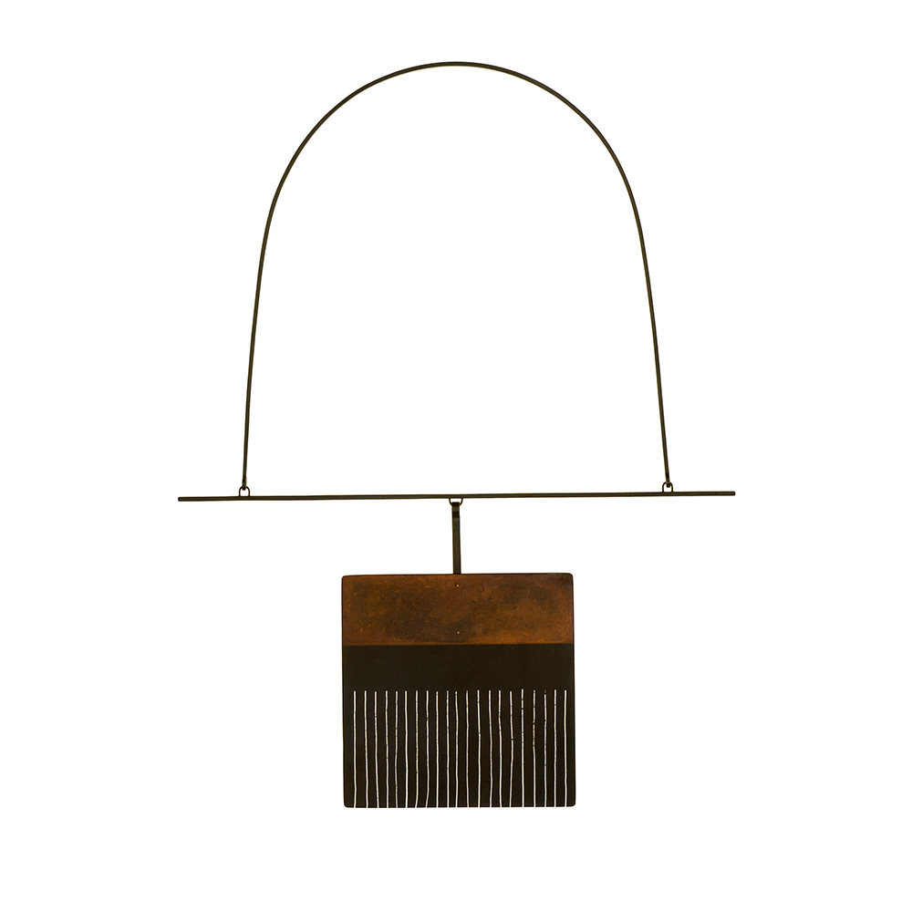 Tore Svensson, halssmycke ”Field” (1997). Stål, förgylld 31 x 24 cm