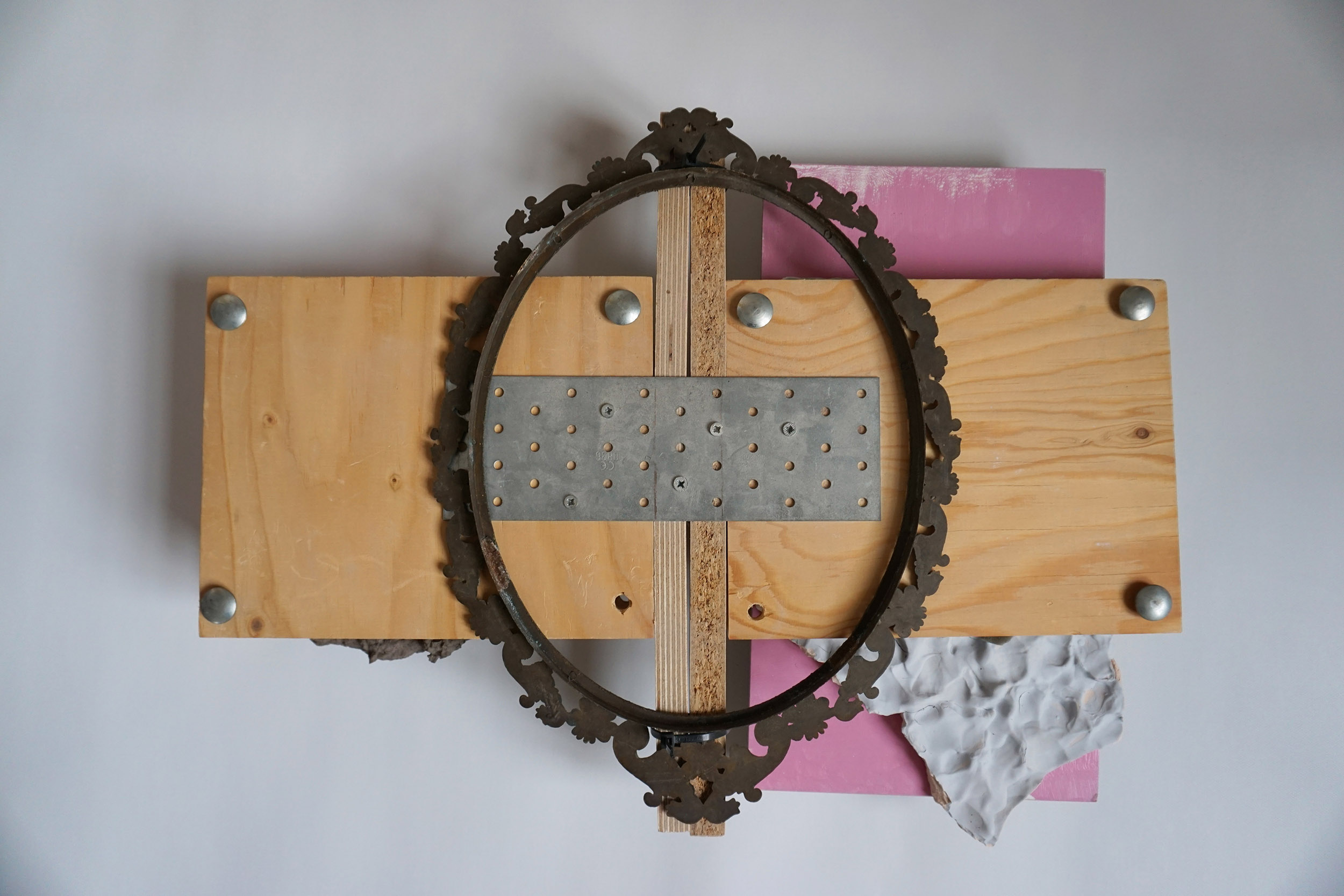 Elisabeth Billander, Självporträtt, mixed media (trä, metall, lera) 2021  