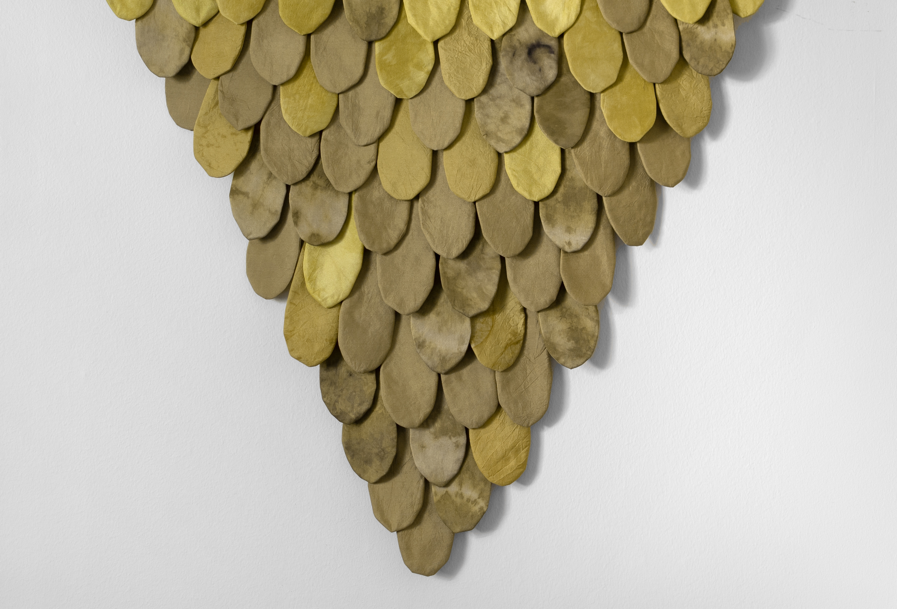 Karin Granstrand, Porträtt av upplevelsen av ett tjärn (pors), Naturlig färgning på siden / 2022