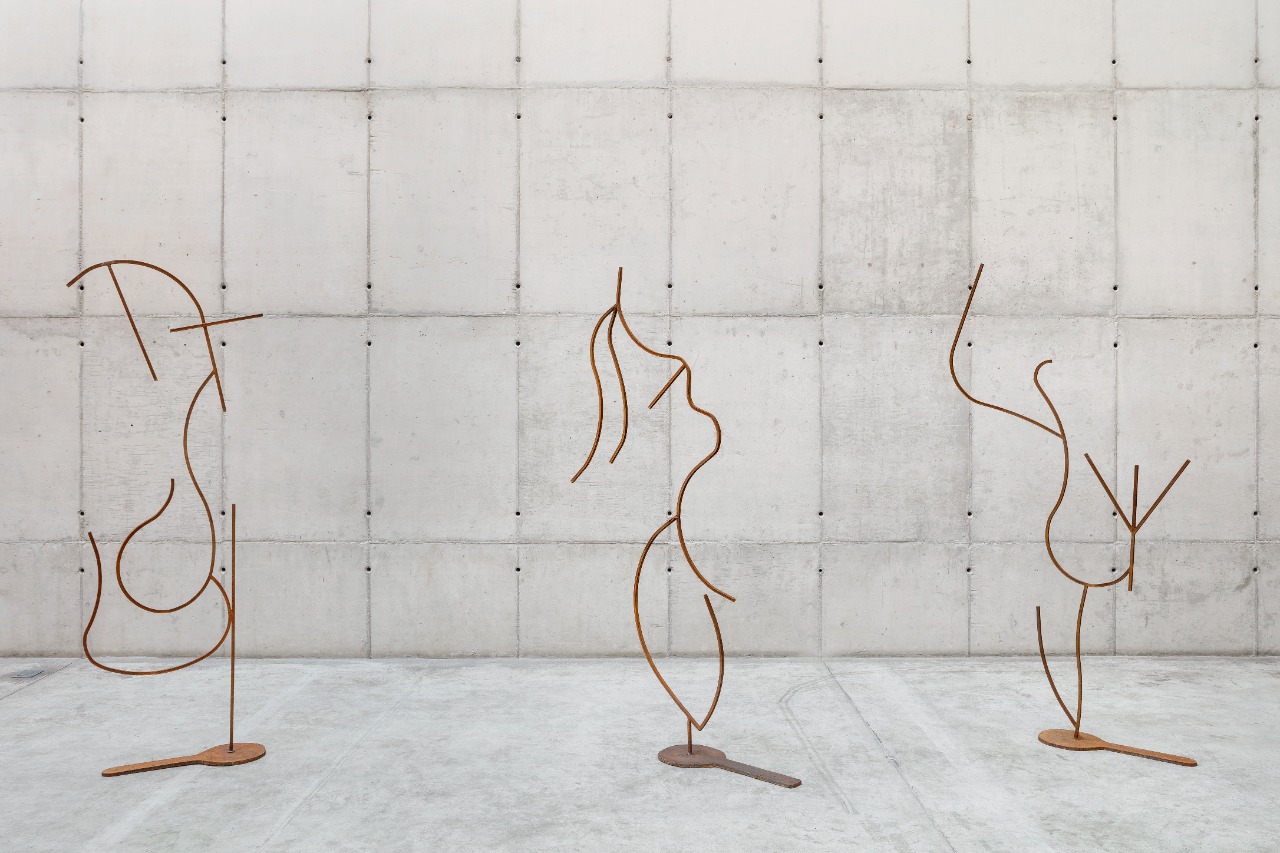 Rebeca-Carapiá, Palavras de ferro e ar (Words of iron and air), 2019. Photo by Filipe Berndt