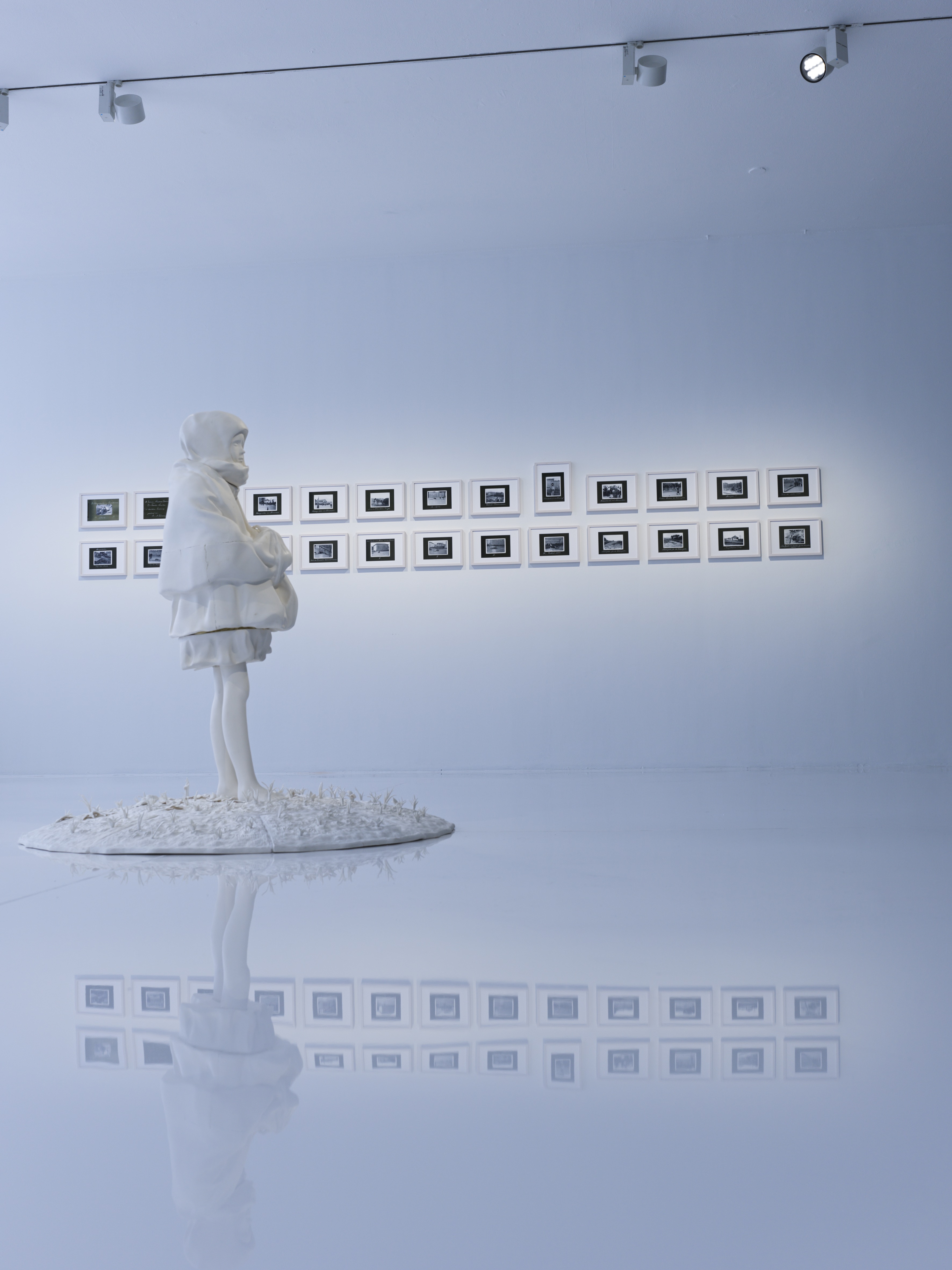 Legs Like Canes / Seeing Is Believing
Ніжки, як тростиночки, 2020/21
Biscuit porcelain, height 120 cm, Ø 120 cm
Kyiv Porcelain Manufactory

Photo: Michael Maritsch