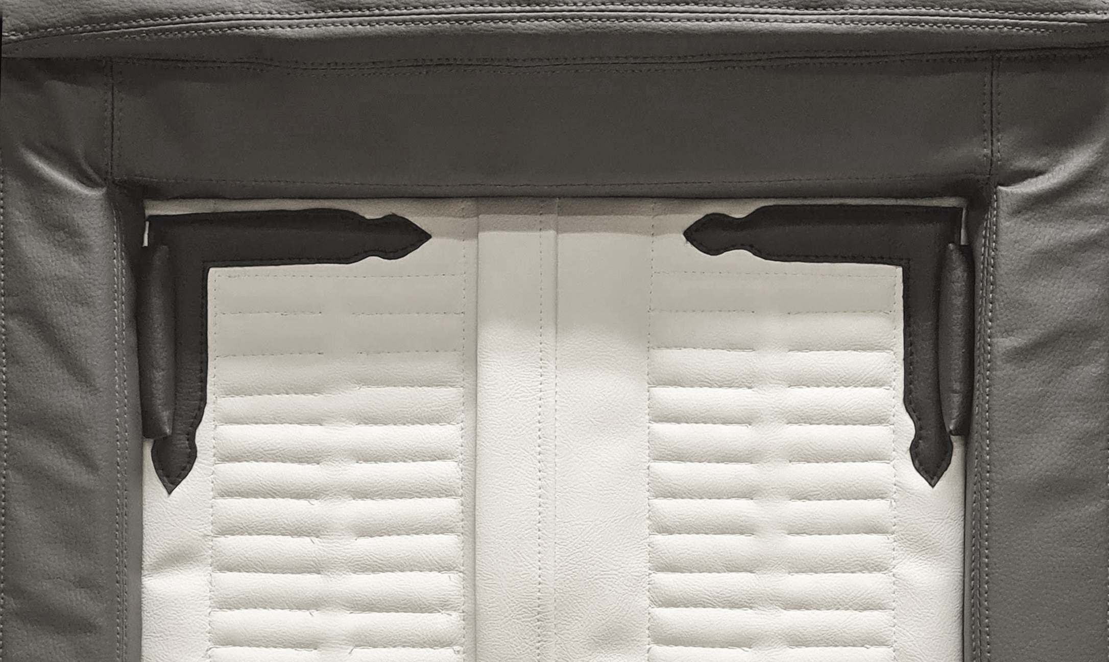 Konrad Lidén, Direktör’ns fönster (detalj). Mjuk skulptur, 2024.