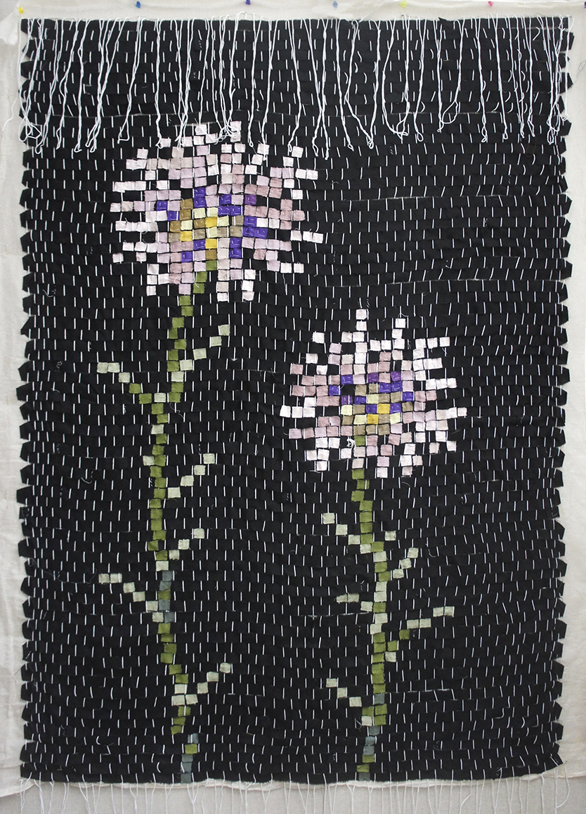 Julie Skarland, Rosa kornblomst, 2021. Tekstil, vev med applikasjon. H:150 cm, B:105 cm.