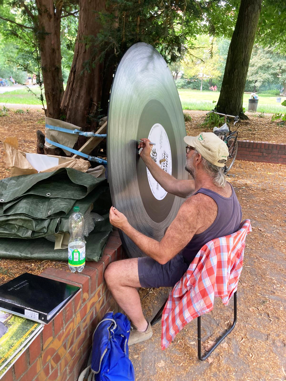 Soul Source Records - Live Recording
as part of „URBAN SILENCE - 48 STUNDEN NEUKÖLLN“ Art Festival 2024
SO. 30.07.2024
Weichselplatz Neukölln, Berlin
Foto: Alexis von Poser

