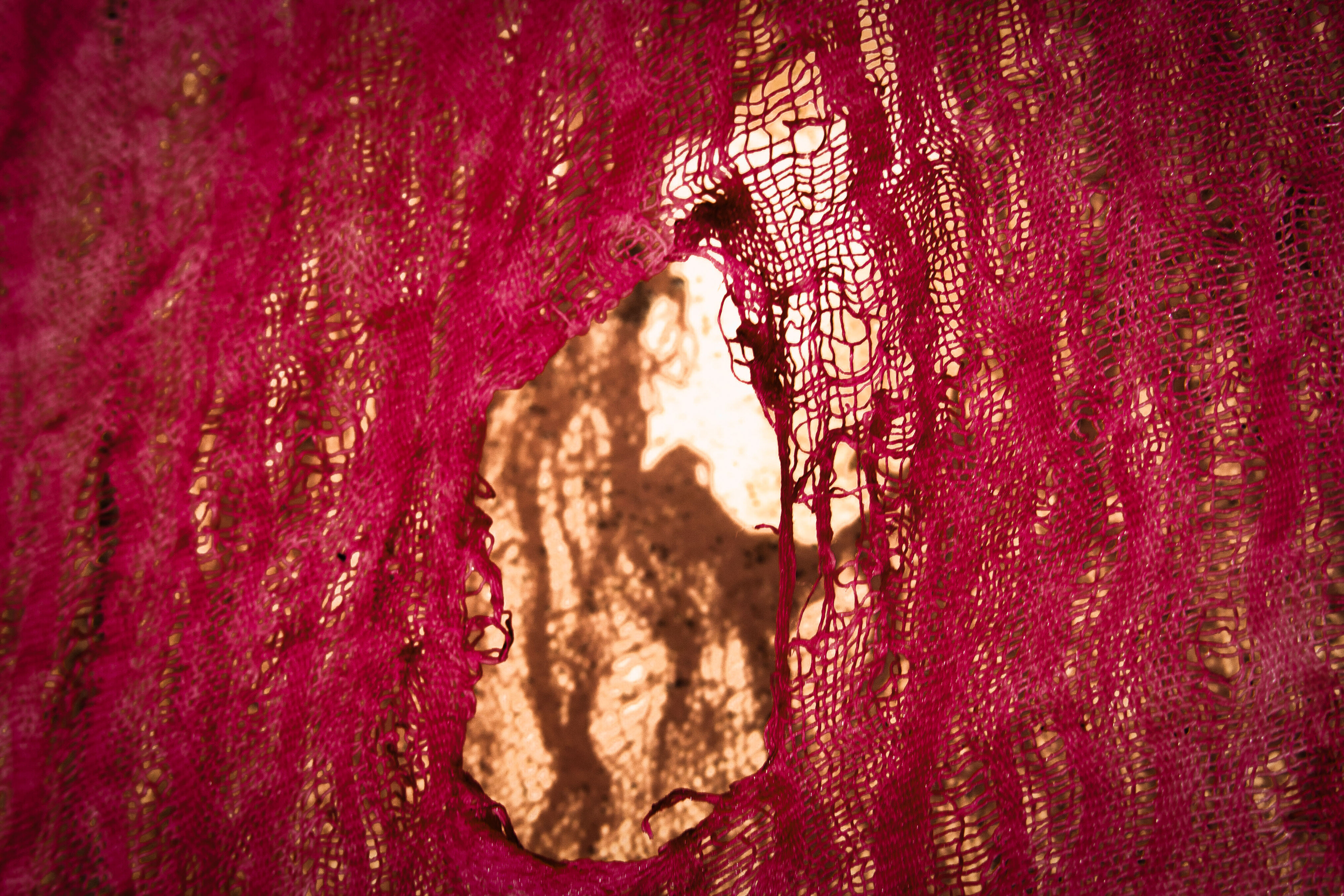 K Kent Grundberg. Korrupta vävnader - connective tissue - collective (t)issue. Mixed media, 2025. Fotograf: Still Sam.