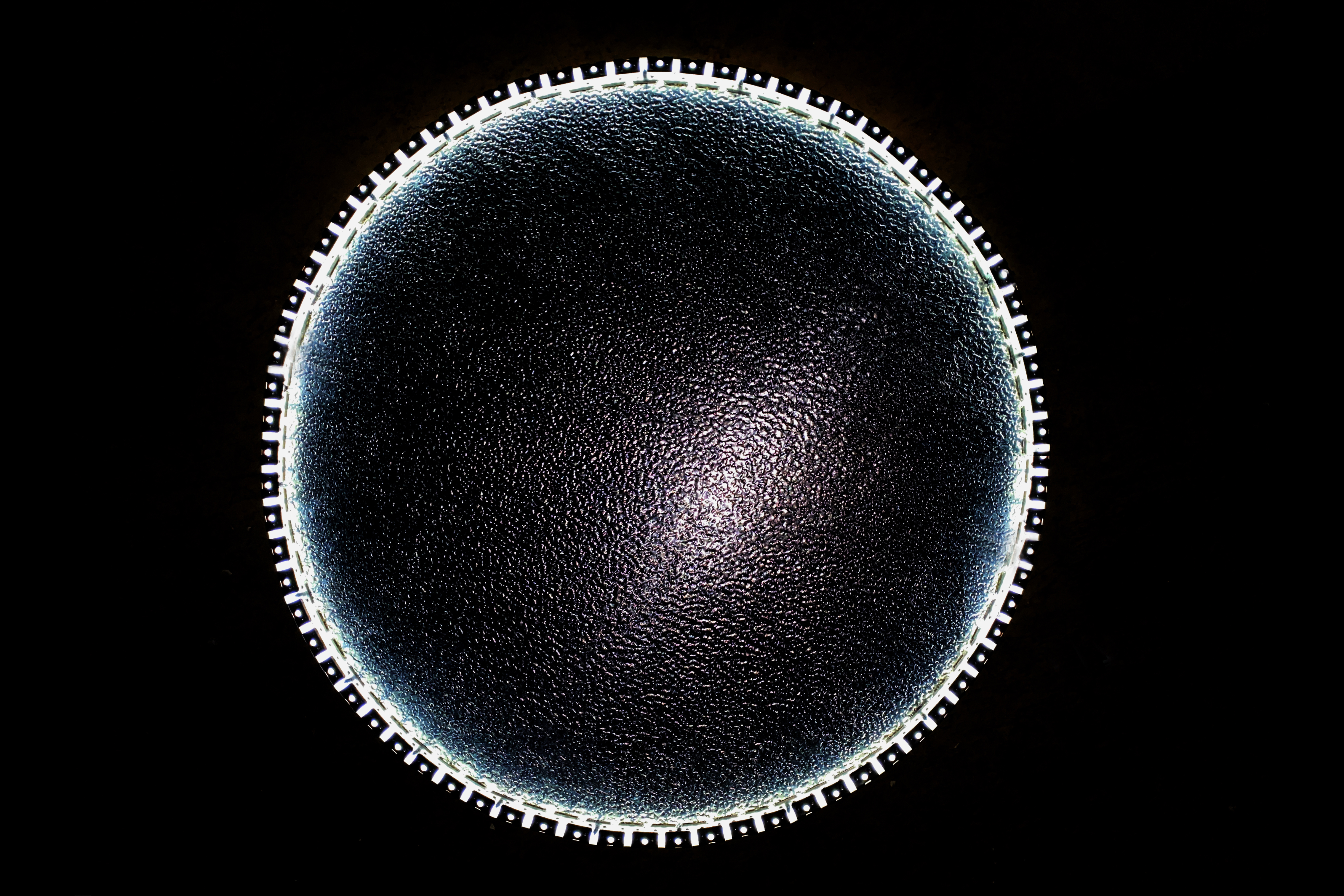 Maria Pita Guerreiro, WINTER BLUES Light Therapy, Material: metal, LED lamp / Technique: mixed media, 2025