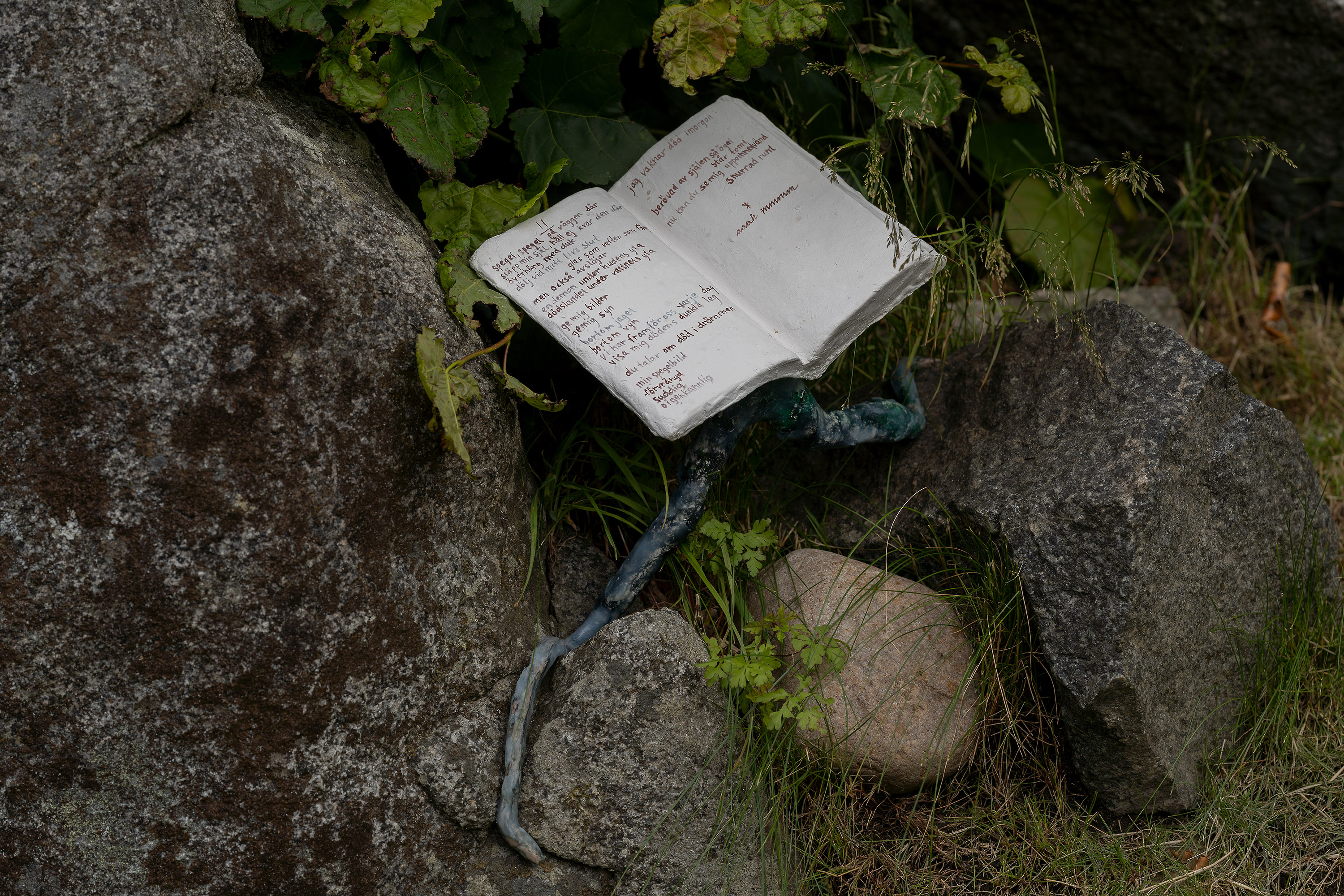 Art Inside Out 2024
Glömda världar 
 Tjolöholms slott

Tilda Lovell & Karin Drake
Jesper Thour
Kayo Mpoyi 
 Ann Eringstam