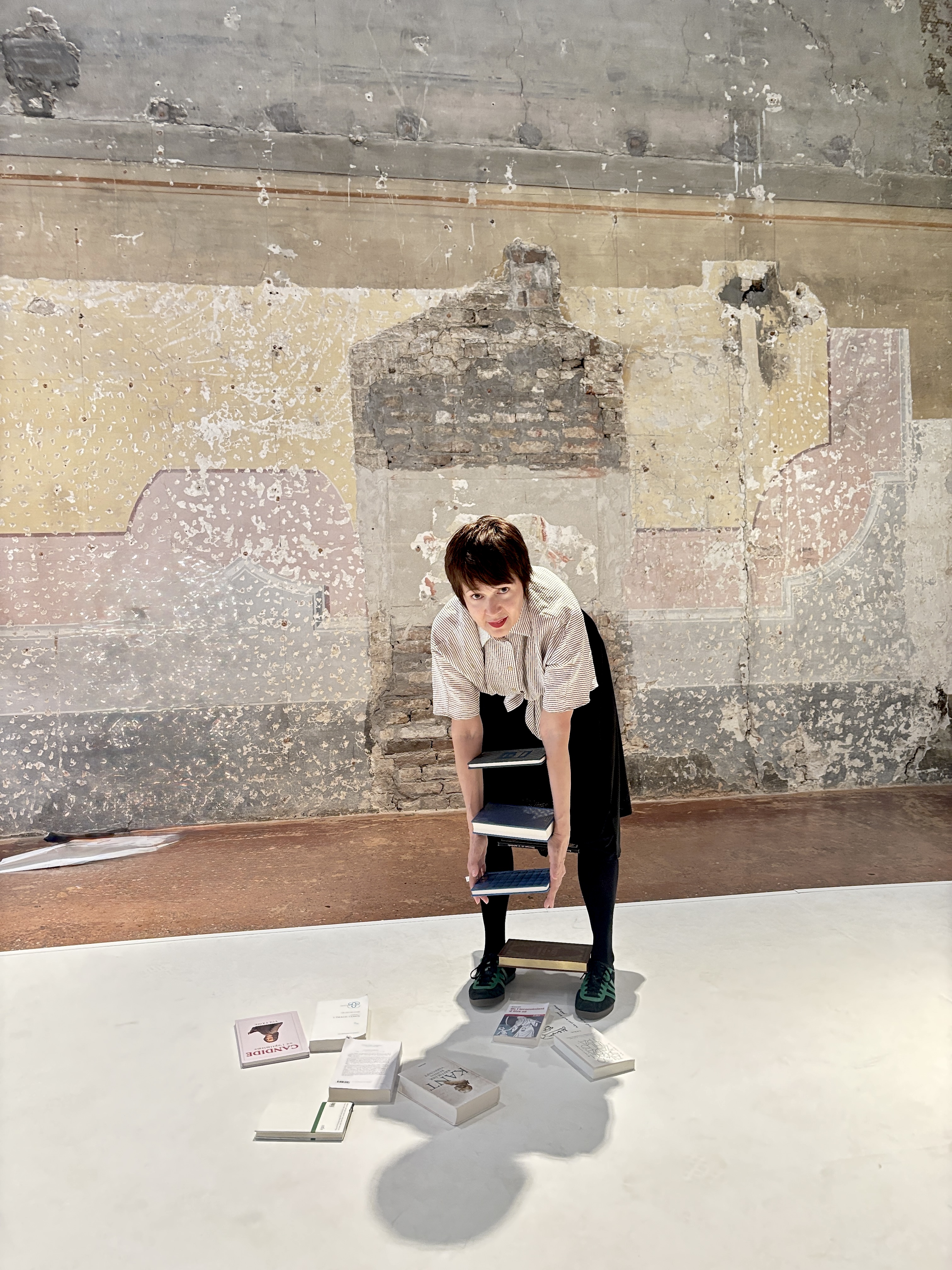 Ljiljana Maletin Vojvodić, One Minute Sculptures by Erwin Wurm Venice 2026 Photo Dragan Vojvodić