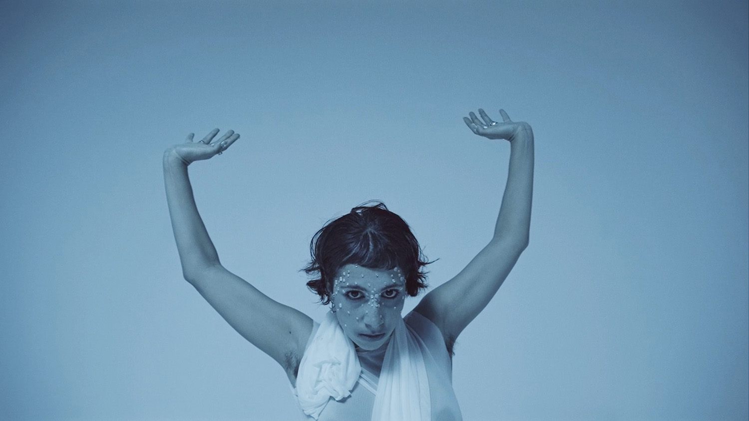 Medina Balešić, CRYSIS. Stillbild, 2024. Medina Balešić/Bea Lamadrid Bayón