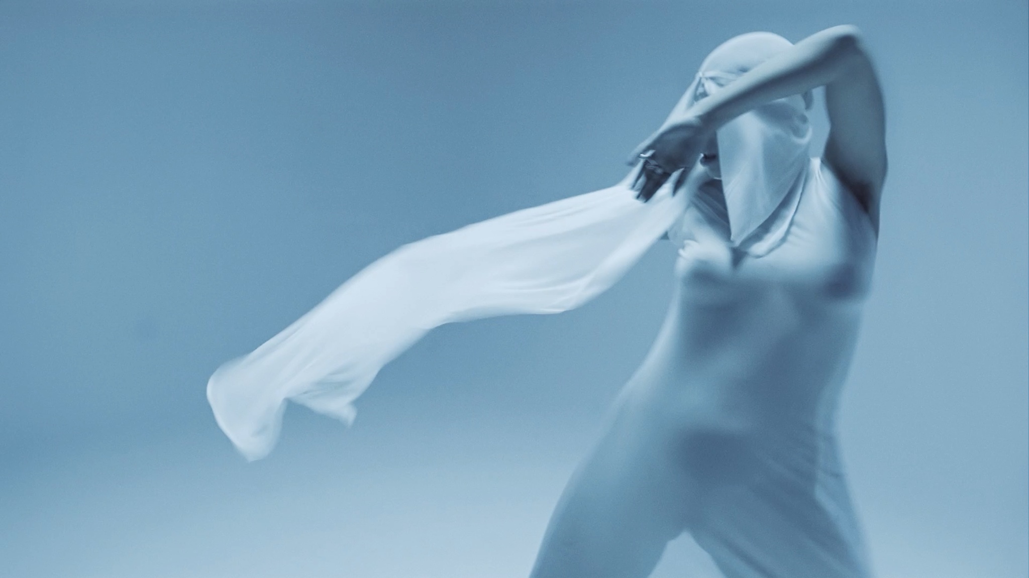 Medina Balešić, CRYSIS. Stillbild, 2024. Medina Balešić/Bea Lamadrid Bayón